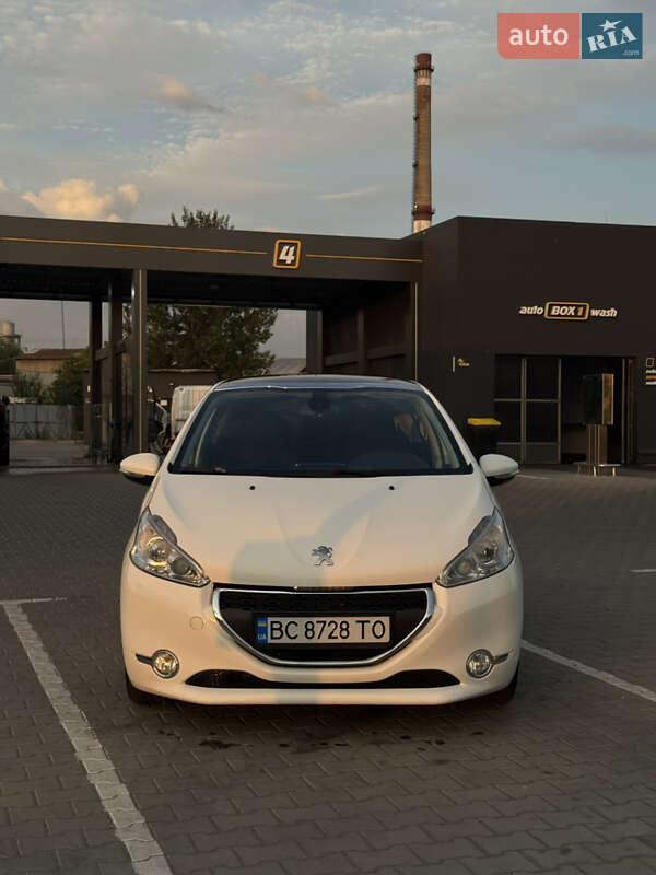 Хэтчбек Peugeot 208 2013 в Виннице