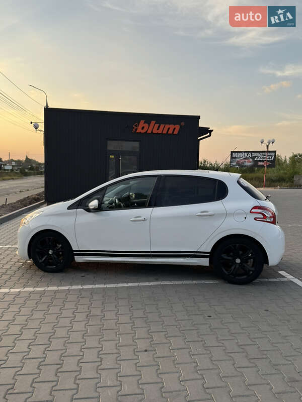 Хэтчбек Peugeot 208 2013 в Виннице
