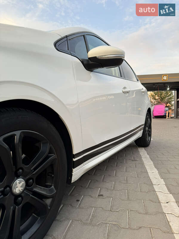 Хэтчбек Peugeot 208 2013 в Виннице