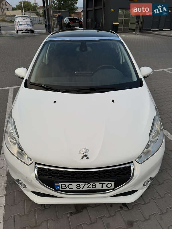 Хэтчбек Peugeot 208 2013 в Виннице