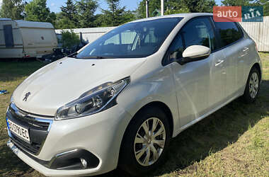 Хэтчбек Peugeot 208 2016 в Чернигове