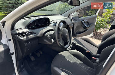 Хэтчбек Peugeot 208 2013 в 