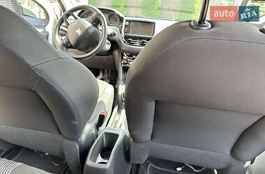 Хэтчбек Peugeot 208 2013 в 