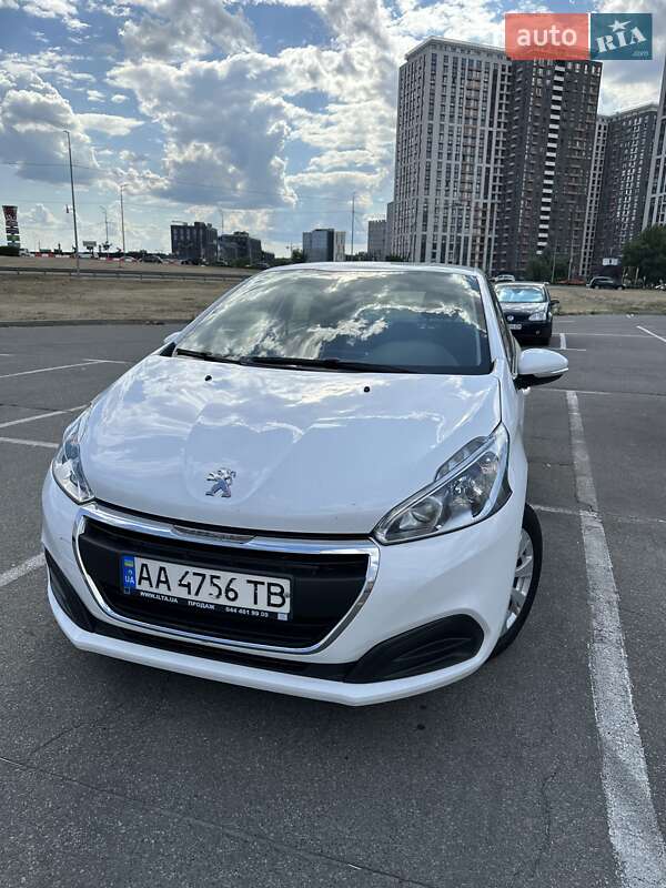 Хэтчбек Peugeot 208 2017 в Киеве