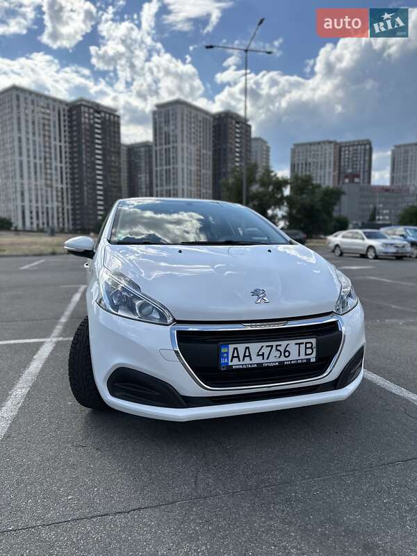 Хэтчбек Peugeot 208 2017 в Киеве