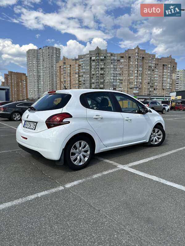 Хэтчбек Peugeot 208 2017 в Киеве