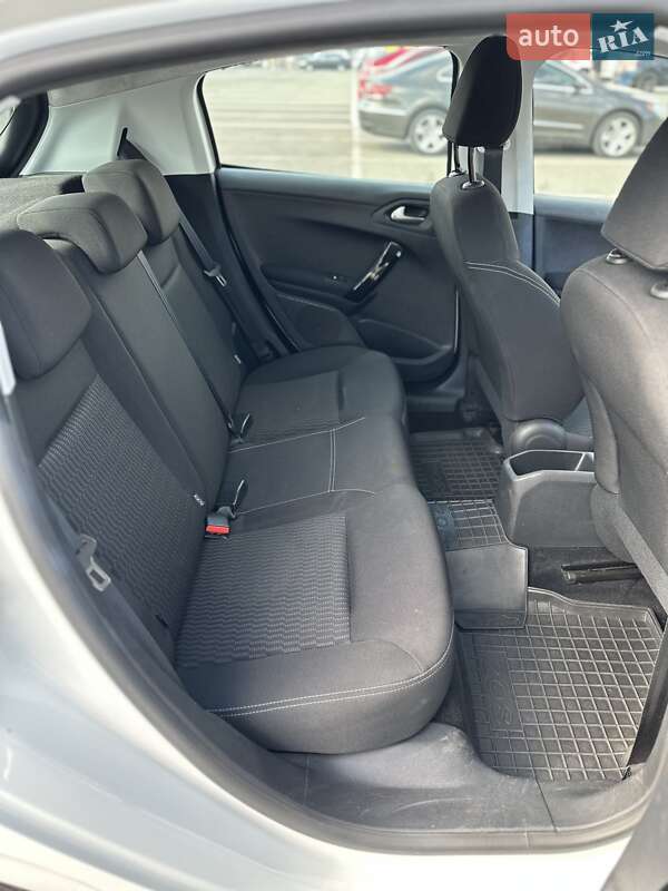Хэтчбек Peugeot 208 2017 в Киеве