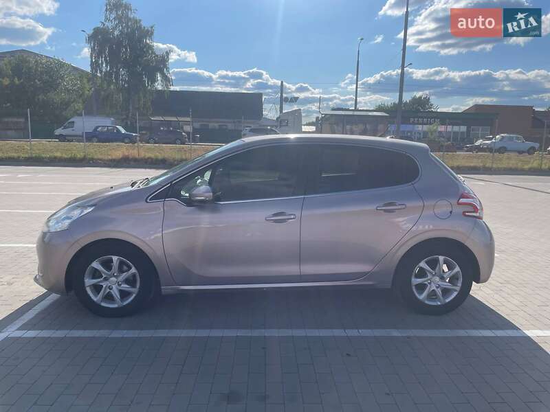 Хетчбек Peugeot 208 2013 в Вінниці