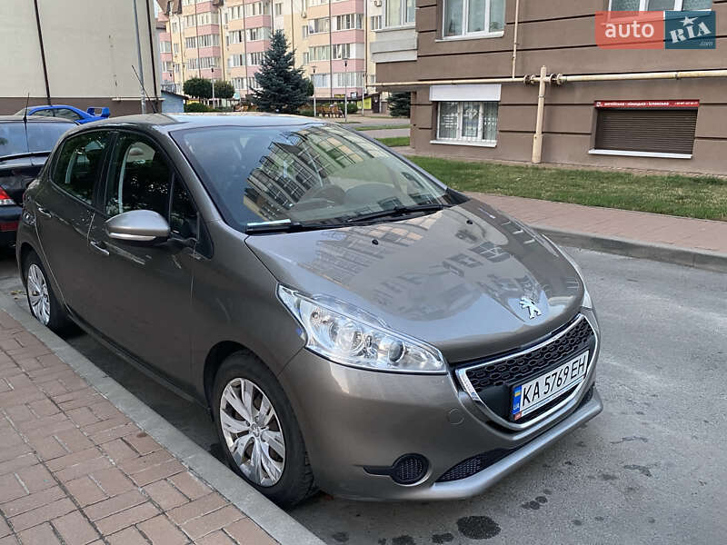 Хэтчбек Peugeot 208 2013 в Киеве