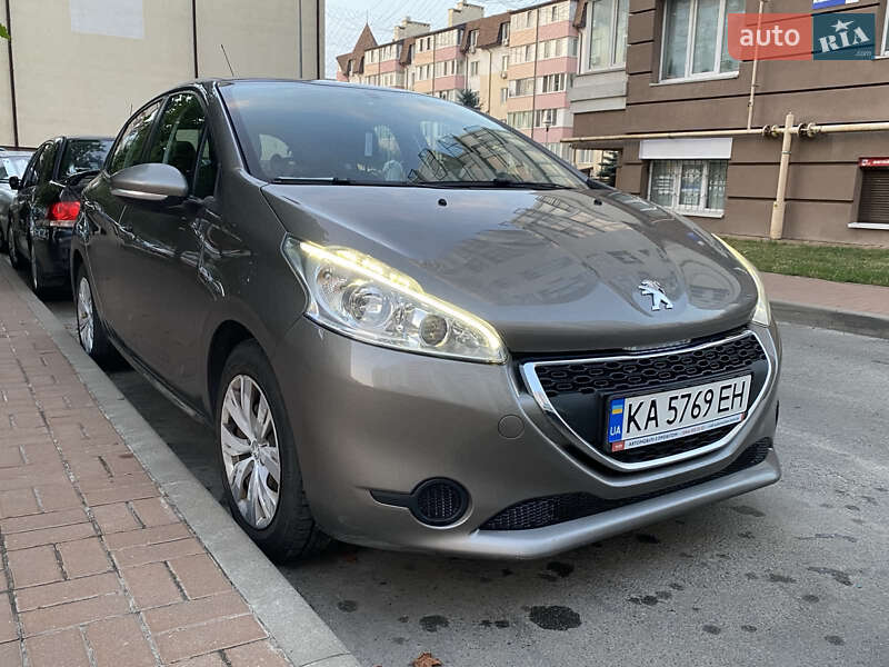 Хэтчбек Peugeot 208 2013 в Киеве