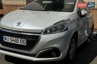 Хетчбек Peugeot 208 2015 в Києві