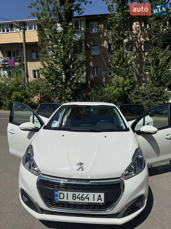 Хэтчбек Peugeot 208 2016 в Львове