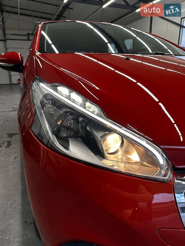 Хетчбек Peugeot 208 2015 в Львові