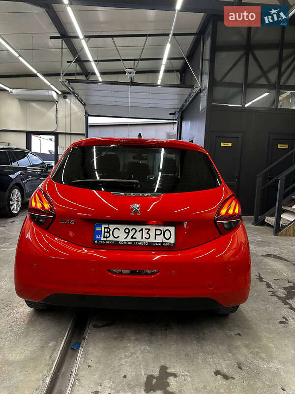 Хетчбек Peugeot 208 2015 в Львові