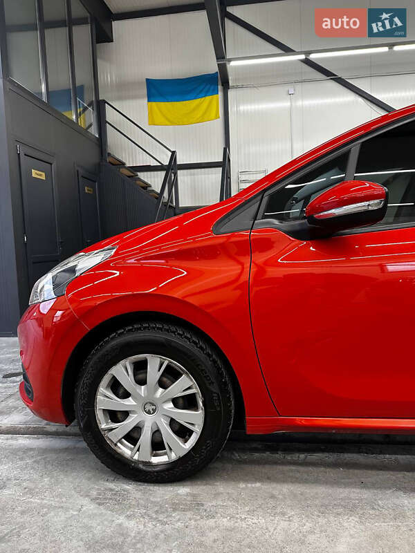 Хетчбек Peugeot 208 2015 в Львові