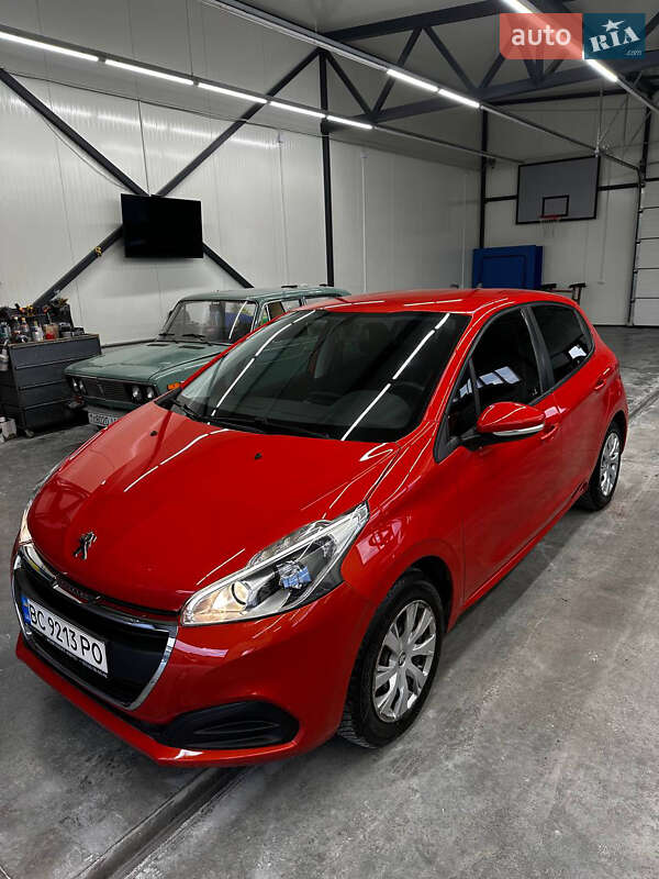 Хетчбек Peugeot 208 2015 в Львові