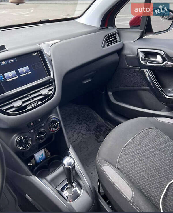 Хетчбек Peugeot 208 2015 в Львові