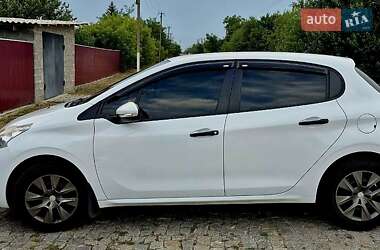 Хетчбек Peugeot 208 2013 в Запоріжжі