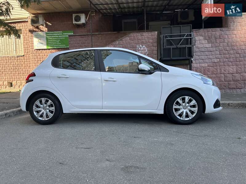 Хэтчбек Peugeot 208 2018 в Киеве