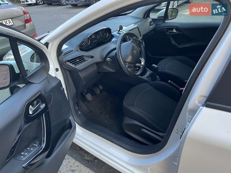 Хэтчбек Peugeot 208 2018 в Киеве