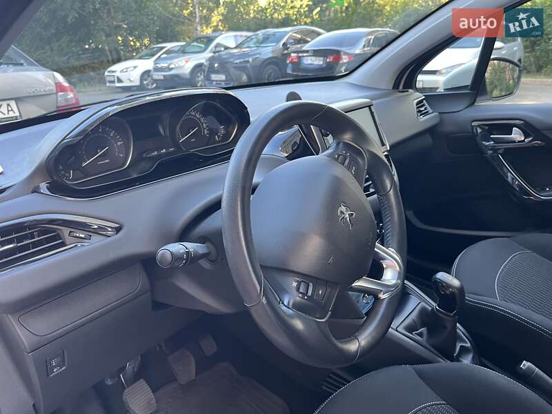 Хэтчбек Peugeot 208 2018 в Киеве