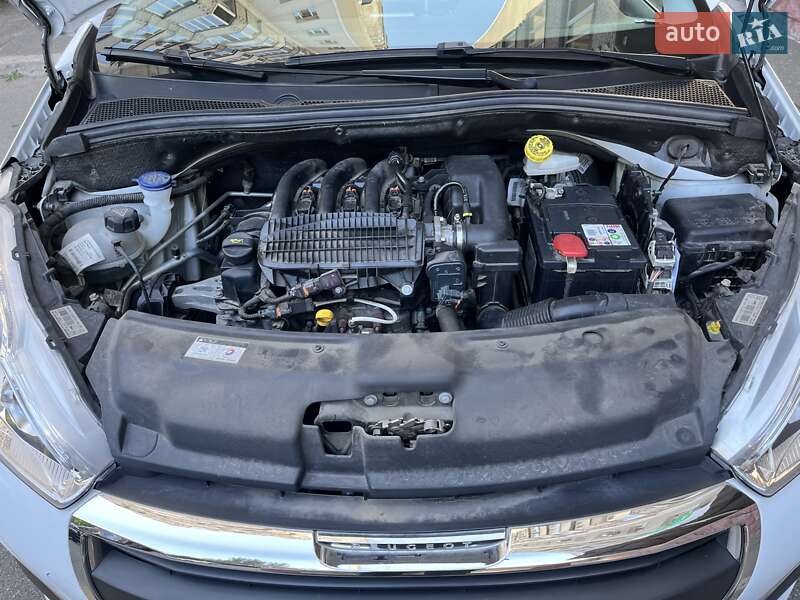 Хэтчбек Peugeot 208 2018 в Киеве