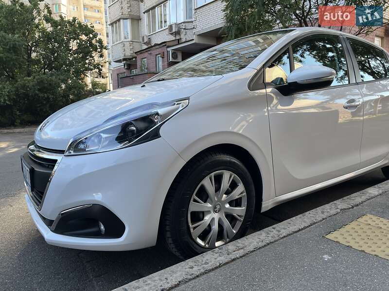 Хэтчбек Peugeot 208 2018 в Киеве