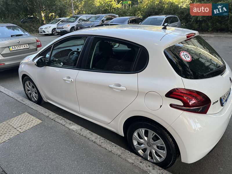 Хэтчбек Peugeot 208 2018 в Киеве
