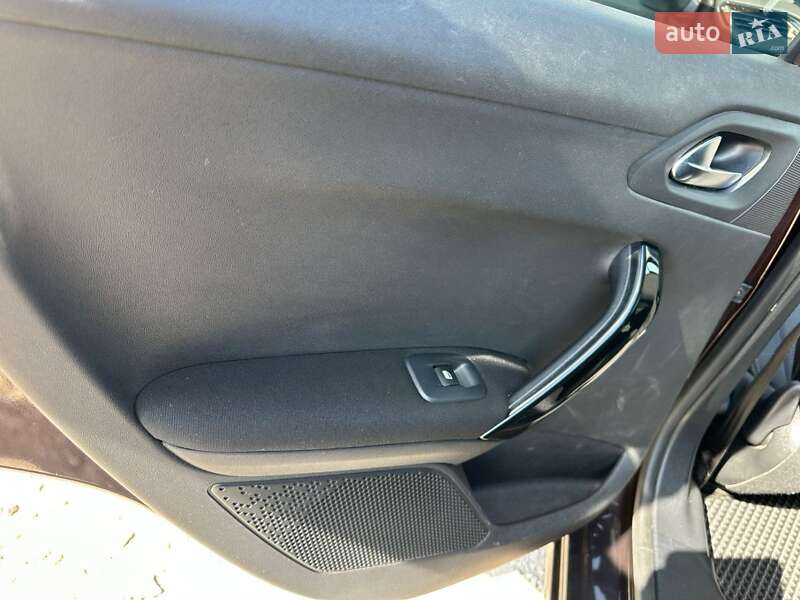 Хетчбек Peugeot 208 2013 в Києві