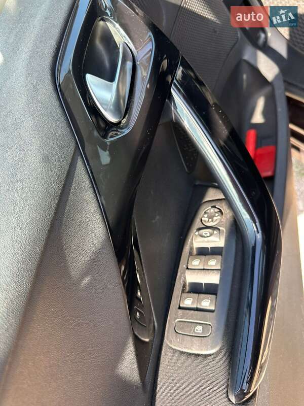 Хетчбек Peugeot 208 2013 в Києві