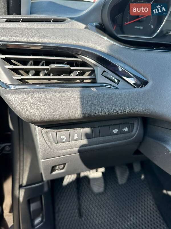 Хетчбек Peugeot 208 2013 в Києві