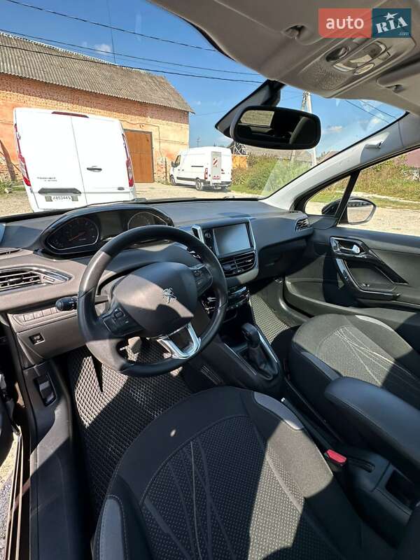 Хетчбек Peugeot 208 2013 в Києві