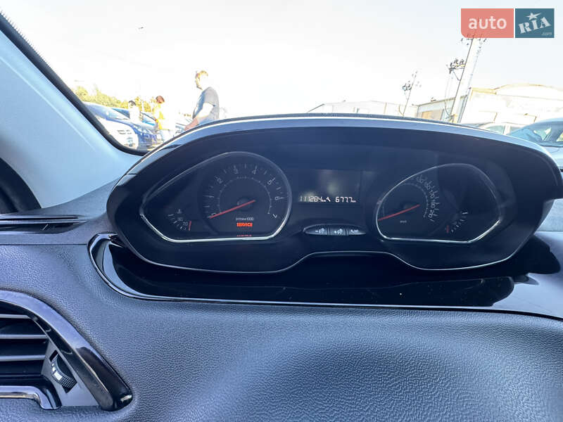 Хетчбек Peugeot 208 2013 в Запоріжжі