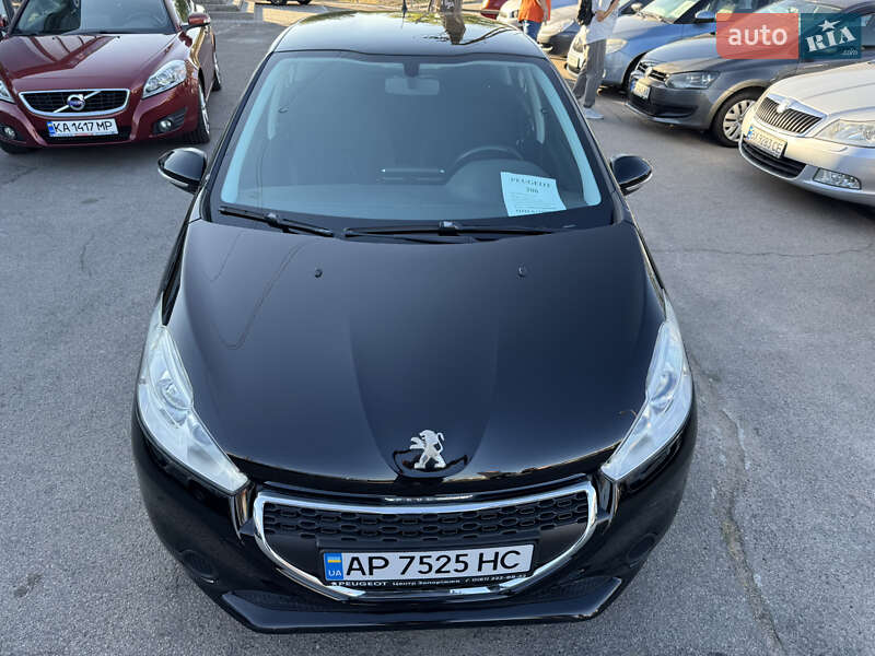 Хетчбек Peugeot 208 2013 в Запоріжжі