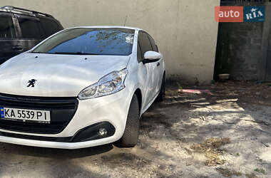Хетчбек Peugeot 208 2016 в Києві