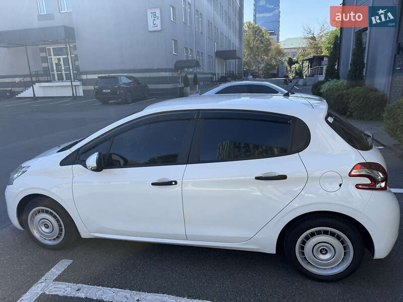 Хетчбек Peugeot 208 2013 в Києві