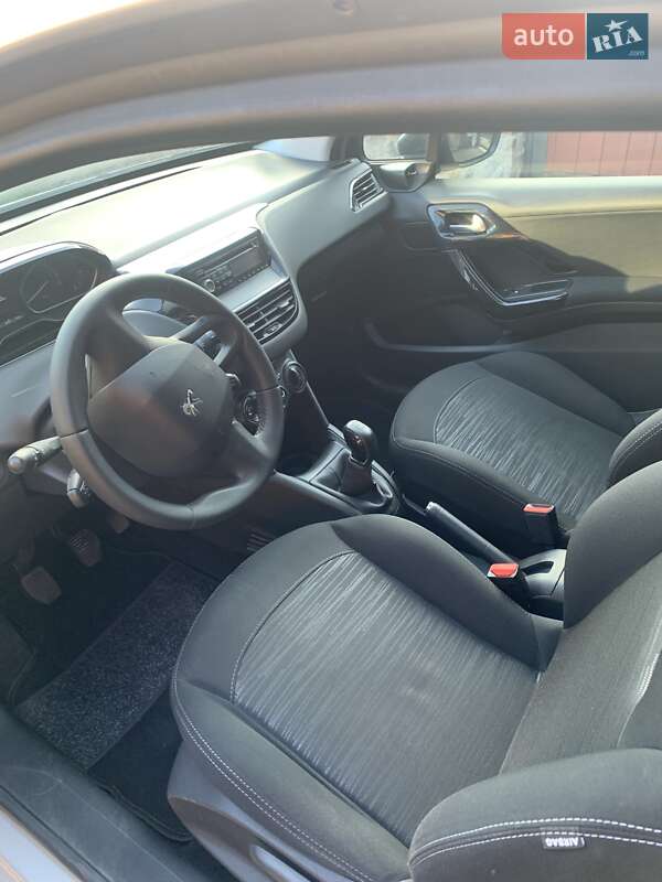 Хэтчбек Peugeot 208 2017 в Виннице