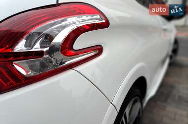 Хетчбек Peugeot 208 2013 в 