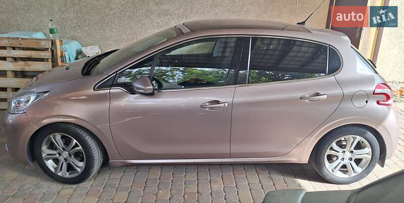Хэтчбек Peugeot 208 2013 в Полтаве