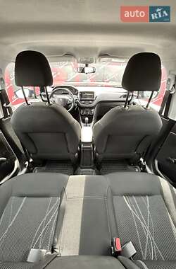 Хэтчбек Peugeot 208 2013 в 