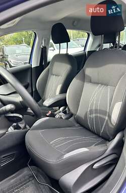 Хэтчбек Peugeot 208 2013 в 