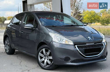 Хетчбек Peugeot 208 2013 в Дніпрі