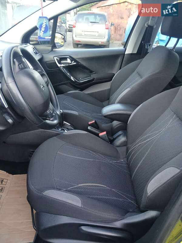 Хэтчбек Peugeot 208 2013 в Калуше