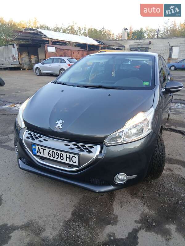 Хэтчбек Peugeot 208 2013 в Калуше