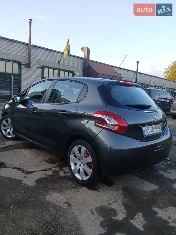 Хэтчбек Peugeot 208 2013 в Калуше