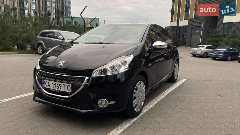 Хэтчбек Peugeot 208 2015 в Киеве фото 3 Хэтчбек Peugeot 208 2015 в Киеве