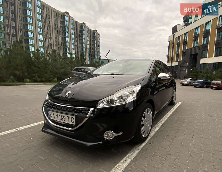 Хэтчбек Peugeot 208 2015 в Киеве фото 2 Хэтчбек Peugeot 208 2015 в Киеве