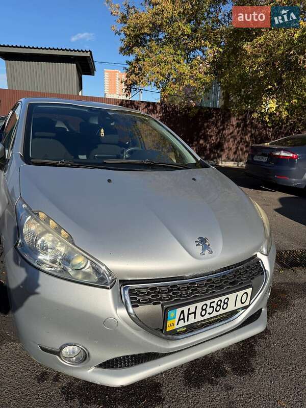 Хэтчбек Peugeot 208 2013 в Киеве