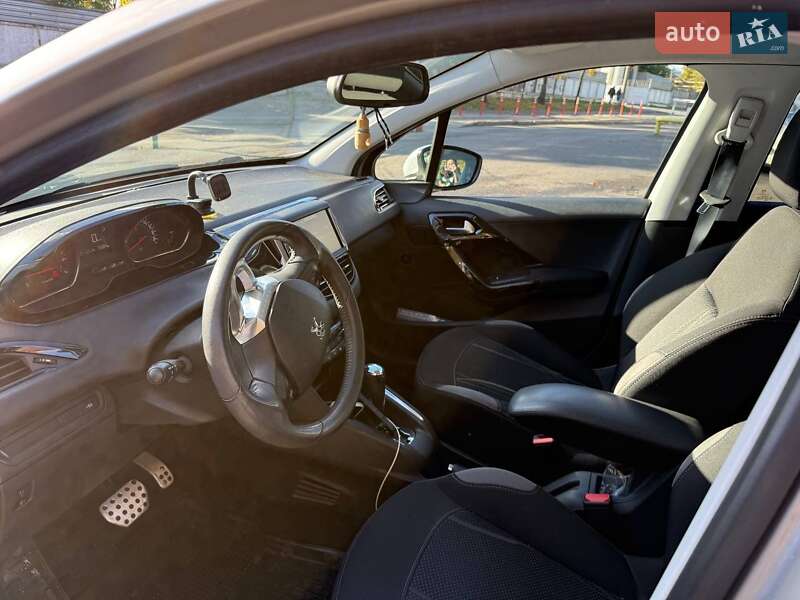 Хэтчбек Peugeot 208 2013 в Киеве