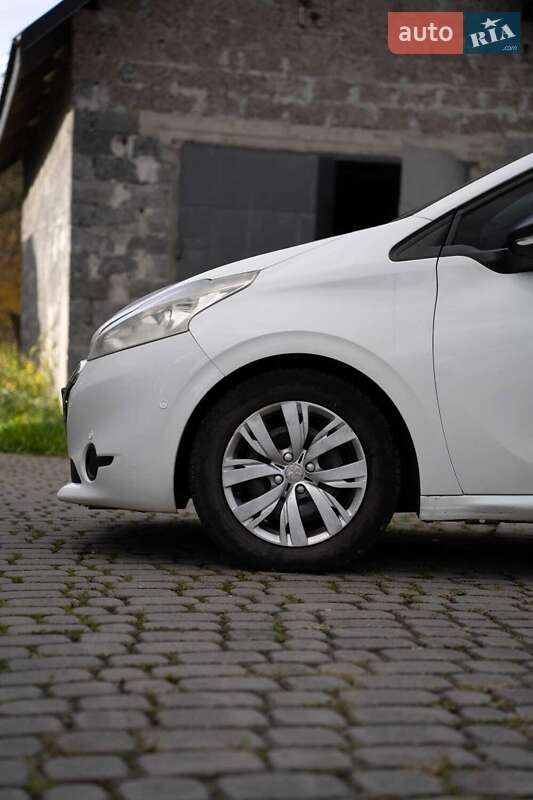 Хэтчбек Peugeot 208 2013 в Бориславе